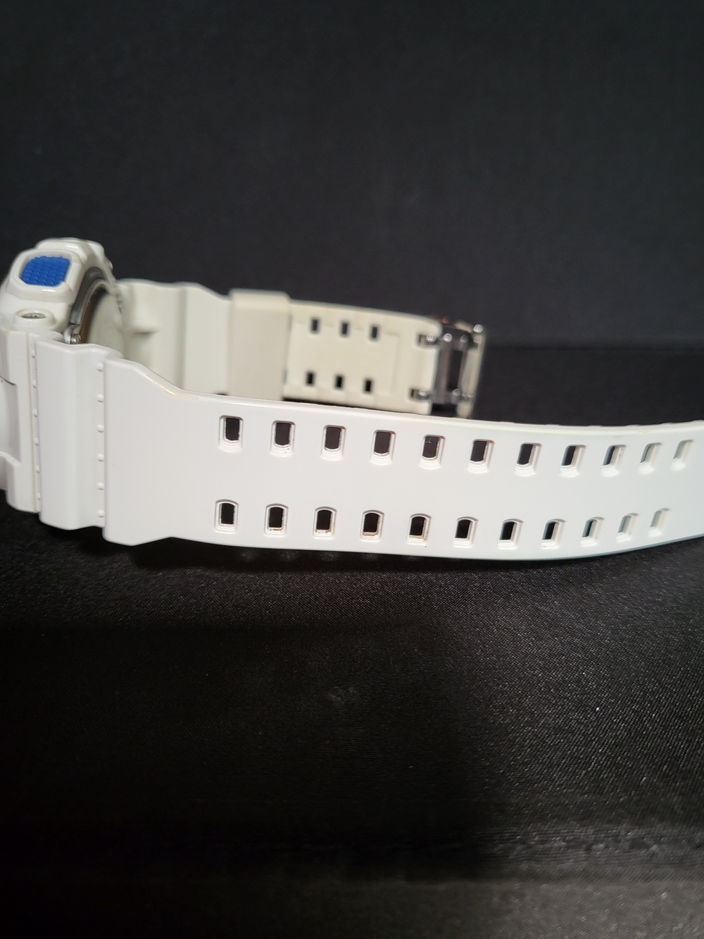 Casio G-Shock GD-100SC White Digital Watch with Yellow Dial - Picture 4 of 8
